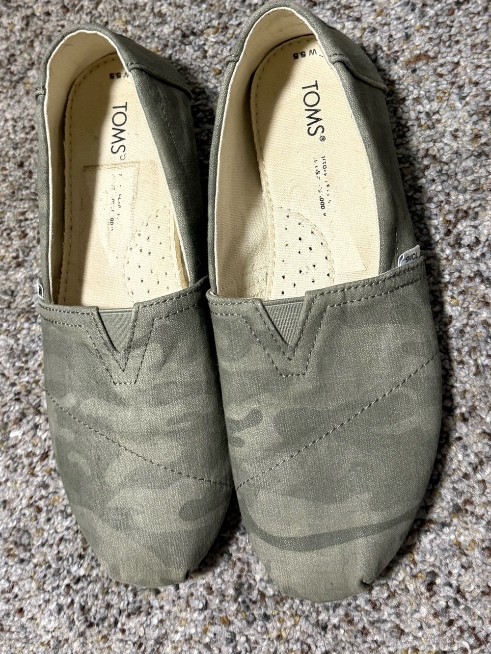 Toms Olive Camo Canvas Slip-On Shoes Size 51/2 Women’s. only worn a couple times